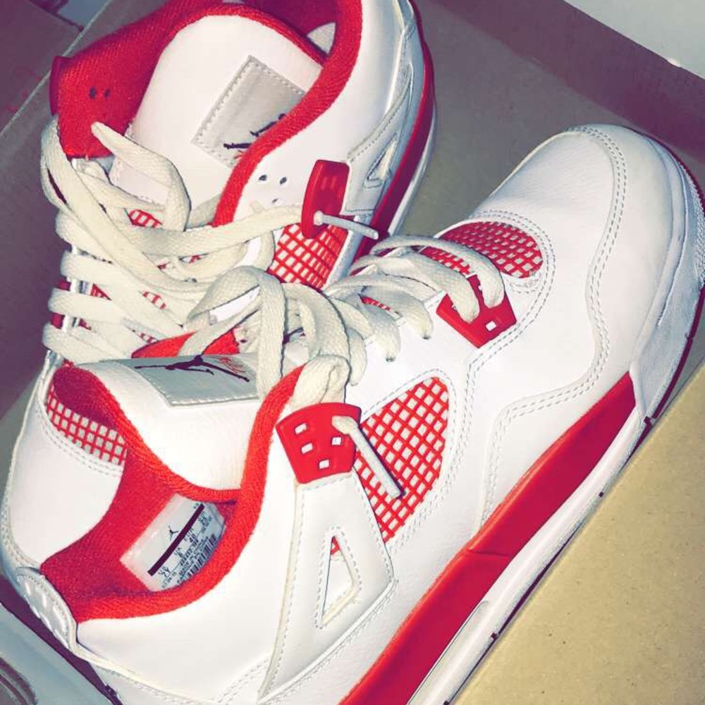 Alternate 89 Jordan 4s